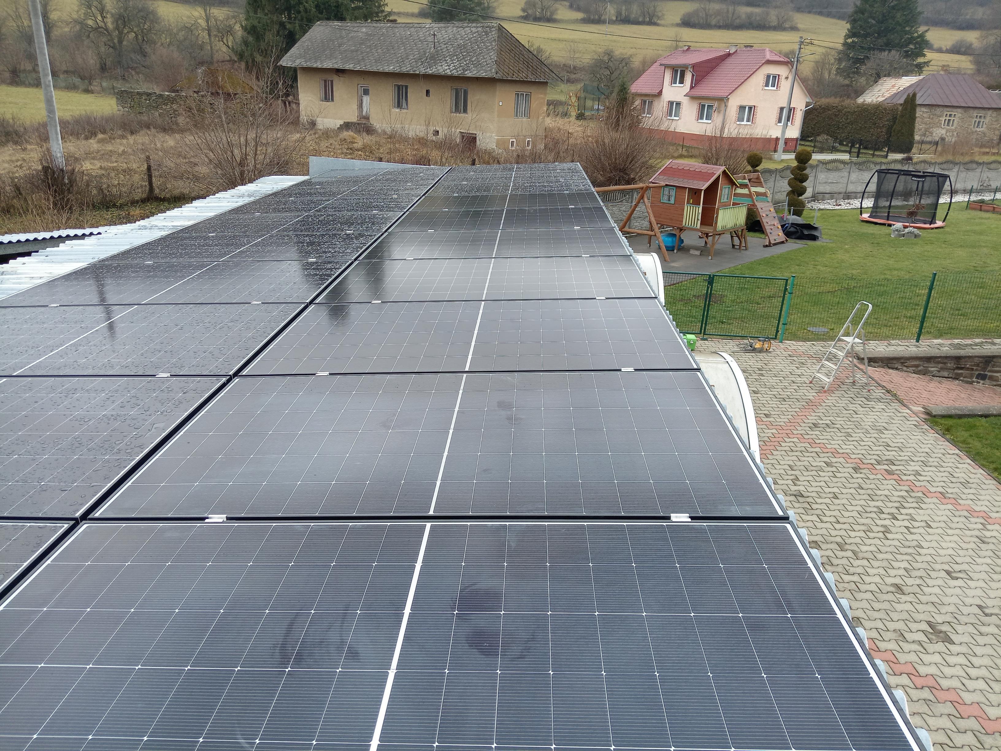 Solárne panely na streche
